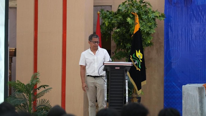 Rocky Gerung Dorong Polwan Perkuat Peran Negosiator dalam Mitigasi Konflik